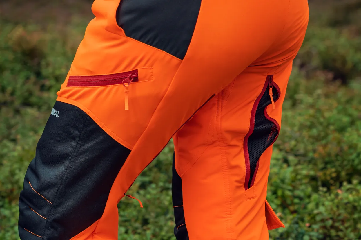 Ventilation zippers on back of legs