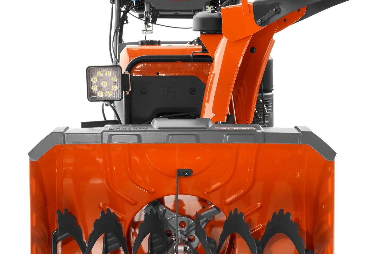 Two-stage system for efficient snow clearing