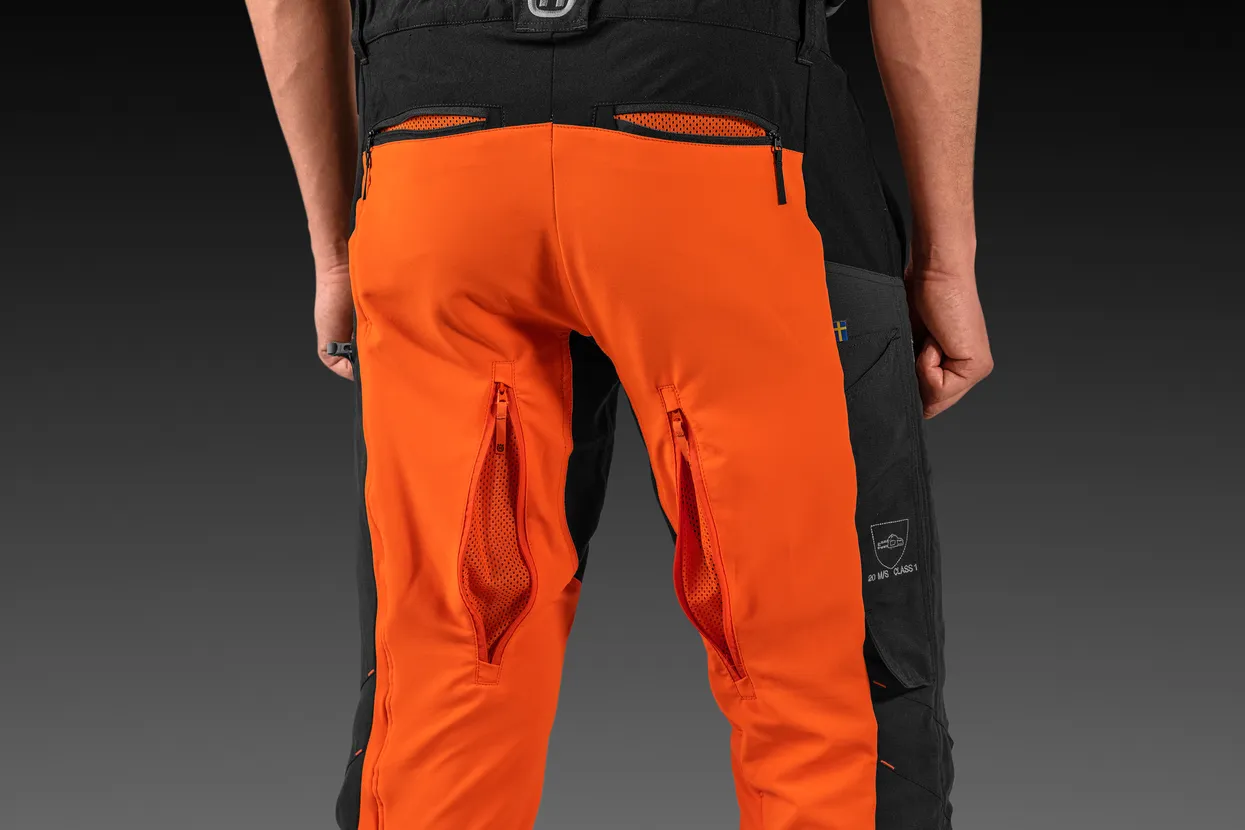 Adjust airflow with leg zippers and open mesh back pockets for ventilation