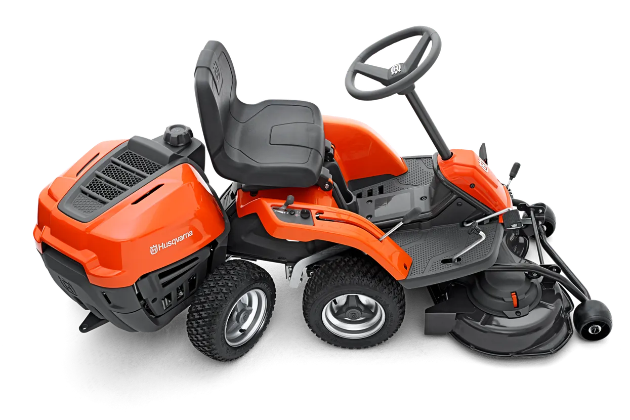 Zadaj nameščen motor zagotavlja boljši pregled nad košnjo ter manj izpustov v območju voznika.