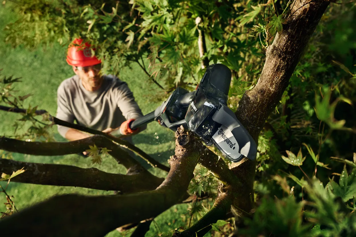 Kompaktna velikost in majhna teža ter izjemna ponudba Husqvarninih inovativnih tehnologij.