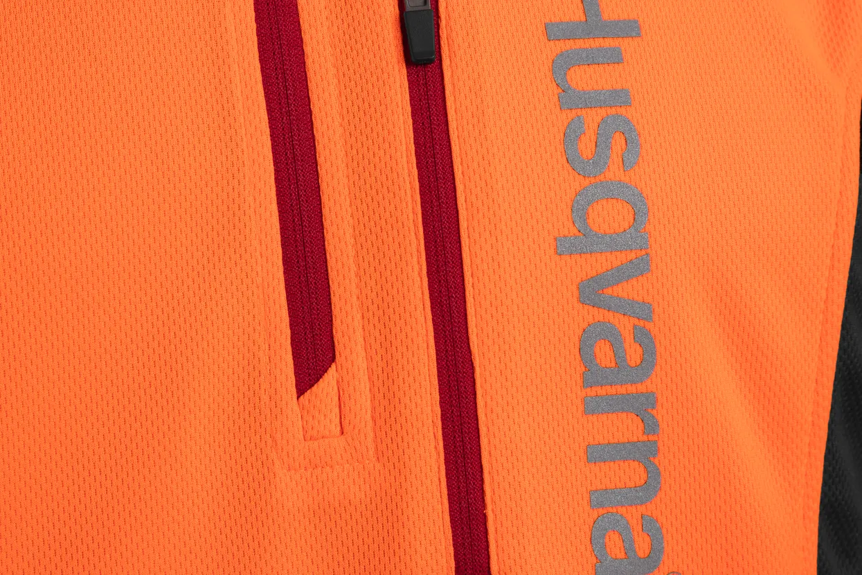 Pocket with zipper