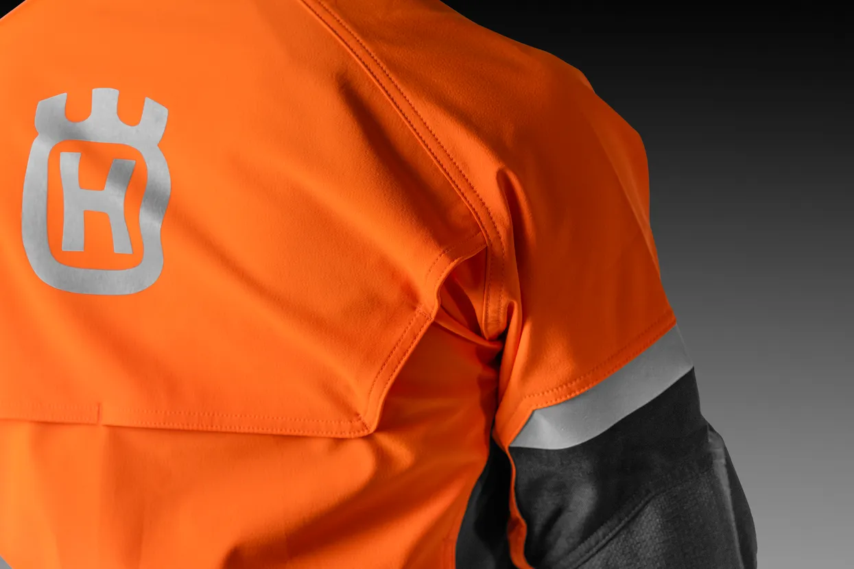 Light 4-way stretch fabric that will keep you comfortable and focused throughout the day