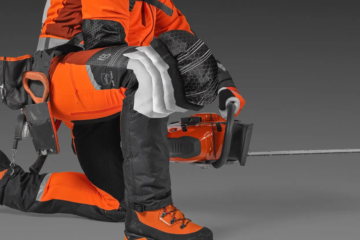 The innovative Husqvarna Tech-Knee offers additional protective layers, pre-shaped fabric, and a water-repellent construction.