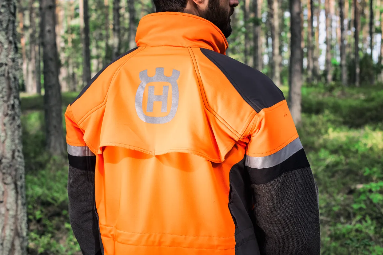 Stretch fabric on upper back