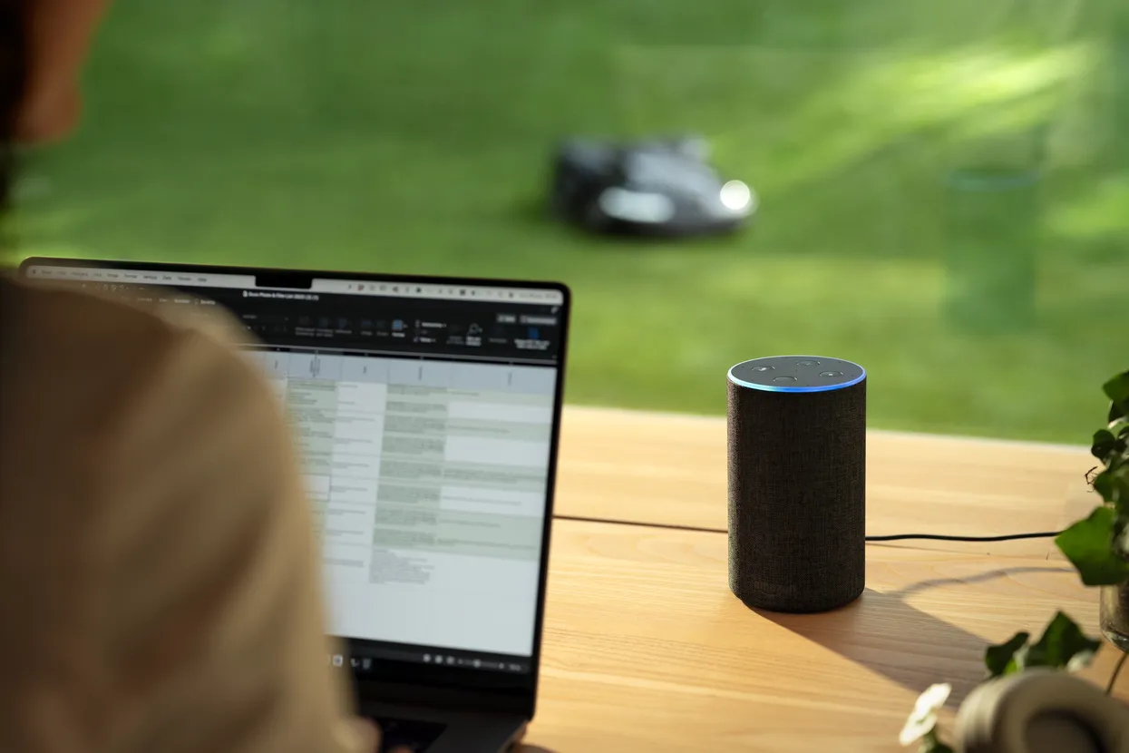 Združljivost s storitvami Amazon Alexa, Google Home in IFTTT za priročno upravljanje z govorom in obveščanje o stanju.