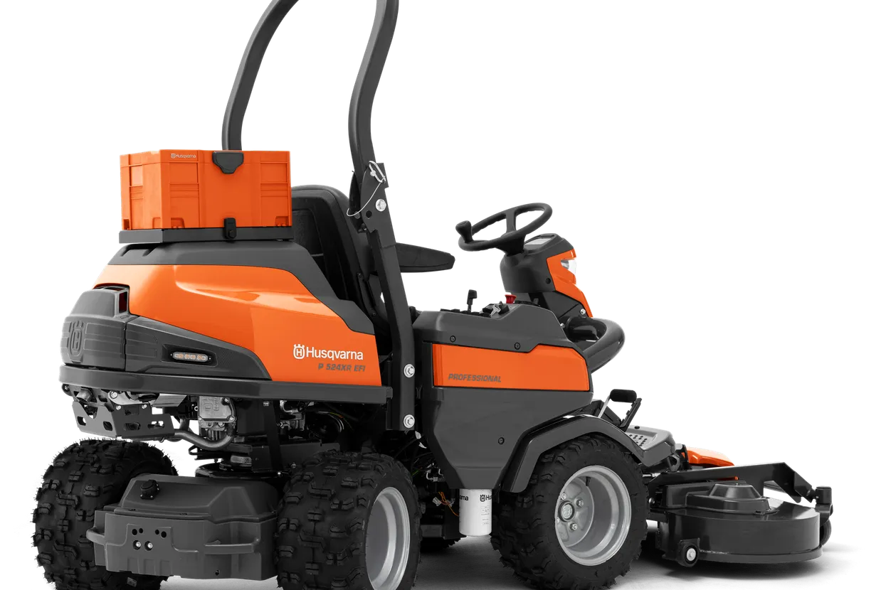 Mounted on the engine hood rails, the toolbox for remote-control unit is designed to protect the FlexiDrive unit and ensure it stays easily within reach.