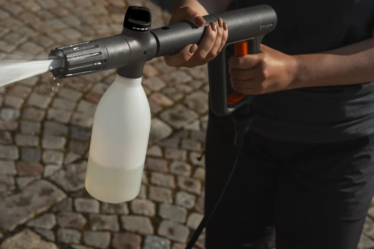 Razpršilnik za detergent z veliko zmogljivostjo