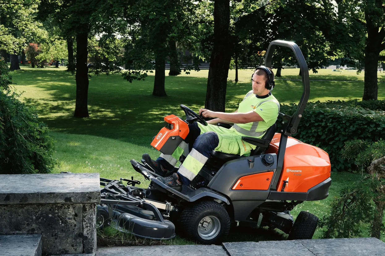 Kompakten design za enostavno delo na ozkih vrtovih
