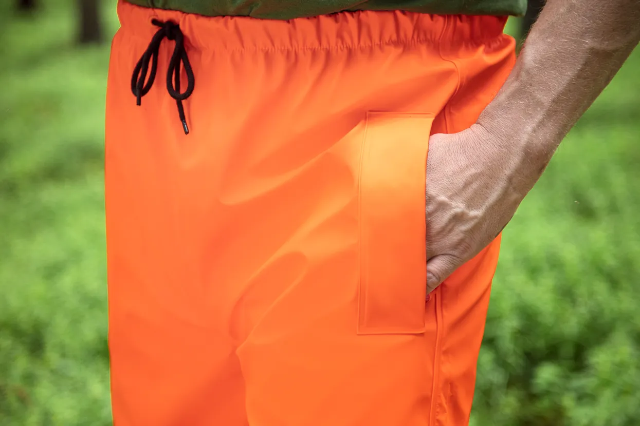 Front pockets for easy access