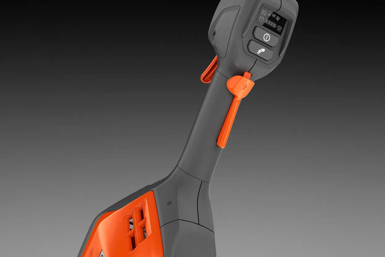 Ergonomic handle with easy access to the controls
