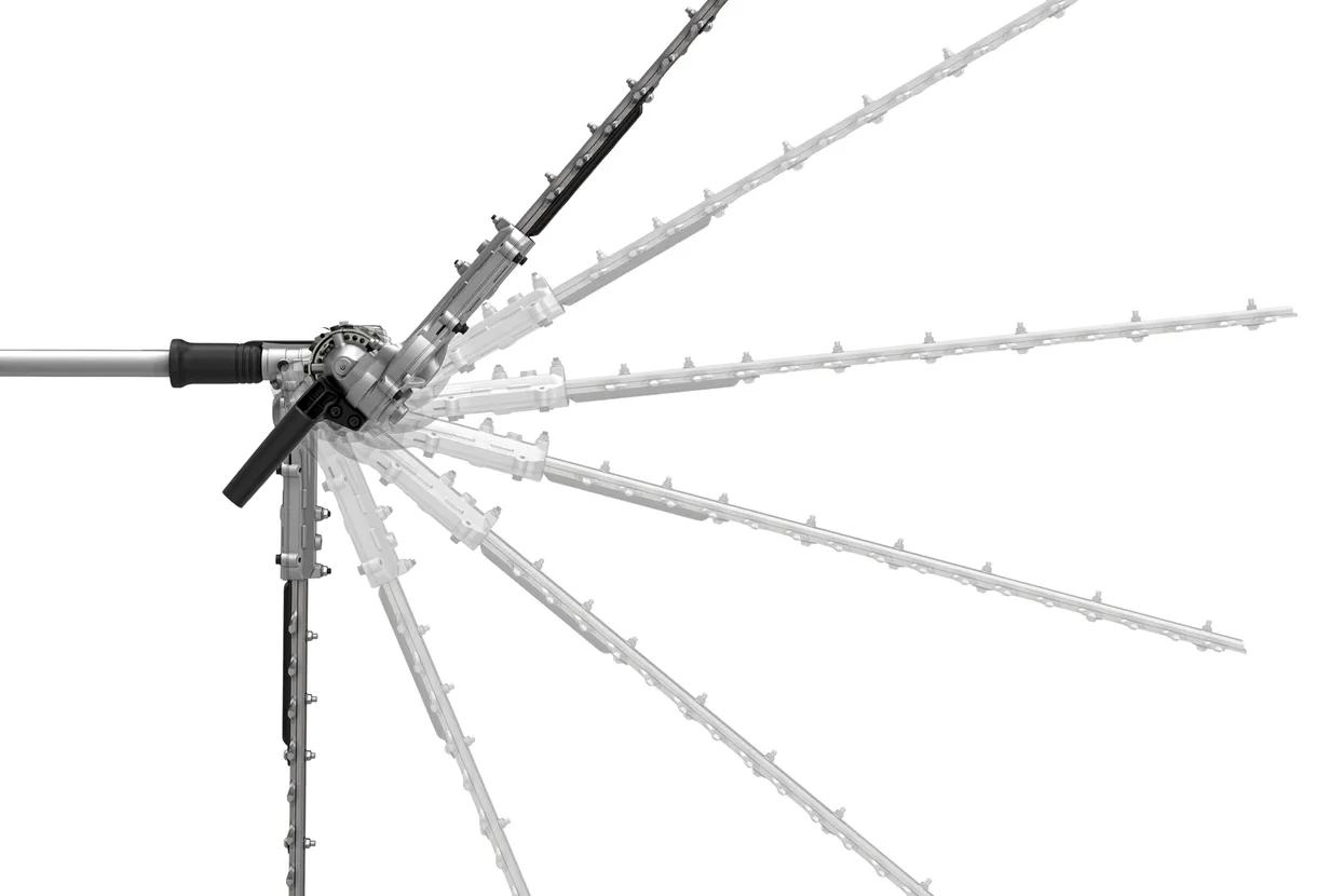 Adjustable cutter bar for greater versatility