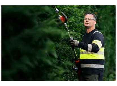 Akumulatorske škarje za živo mejo Husqvarna 520iHE3 brez akumulatorja in polnilnika slika