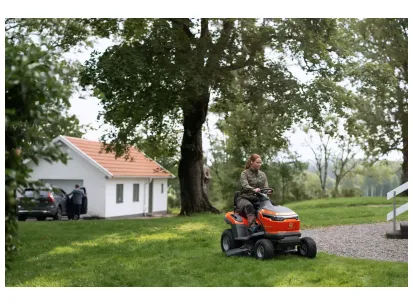 Akumulatorski vrtni traktor Husqvarna TS 100i slika
