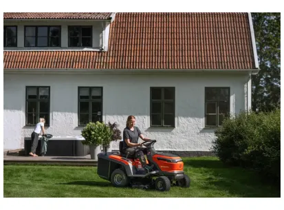 Akumulatorski vrtni traktor Husqvarna TC 100i slika