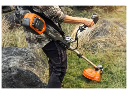 Husqvarna 220iR z akumulatorjem in polnilnikom slika