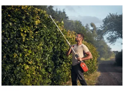 HUSQVARNA 325iLK z nastavkom za rezanje/brez akumulatorja in polnilnika slika